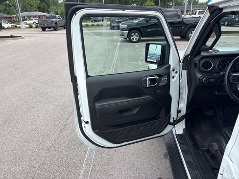 Used 2022 Jeep Gladiator Overland w/ Popular Equipment Package AWD/4WD image 22