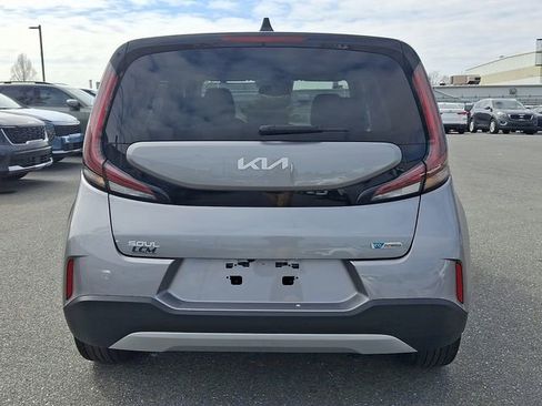 Used 2023 Kia Soul EX image 5