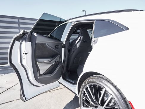 Used 2025 Aston Martin DBX 707 image 30