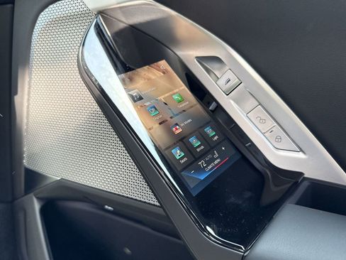 Used 2025 BMW i7 eDrive50 w/ Premium Package image 23