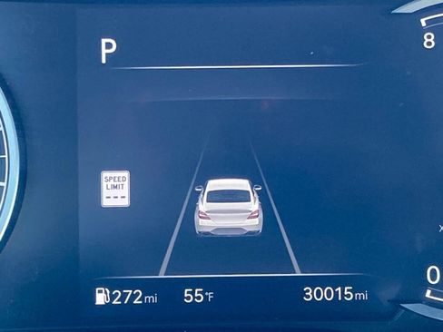 Used 2025 Genesis G70 2.5T image 17