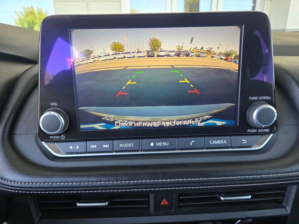 Used 2025 Nissan Rogue SV AWD/4WD image 13