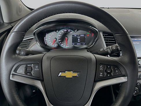 Used 2022 Chevrolet Trax LT w/ Midnight Edition image 12