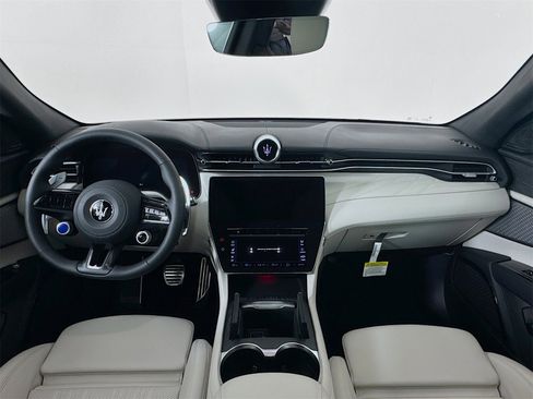 New 2026 Maserati Grecale Modena image 23