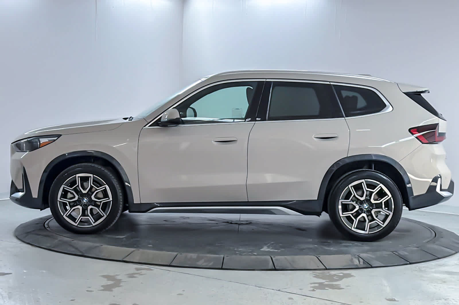 Used 2026 BMW X1 xDrive28i w/ Convenience Package AWD/4WD image 5