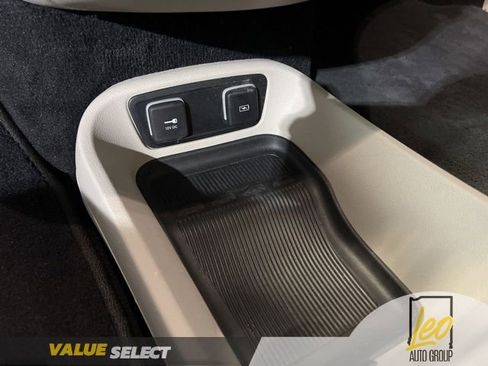 Used 2021 Chrysler Voyager Lxi FWD image 26