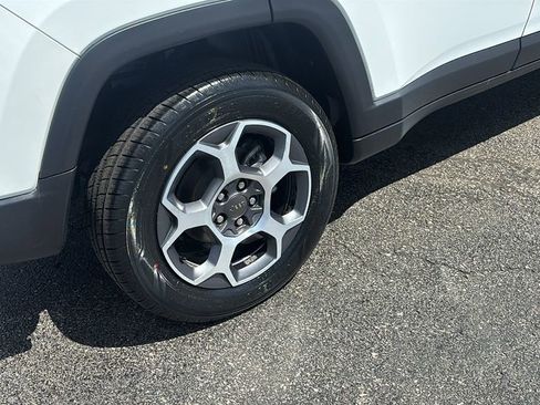 Used 2022 Jeep Compass Trailhawk w/ Trailhawk Convenience Group AWD/4WD image 8