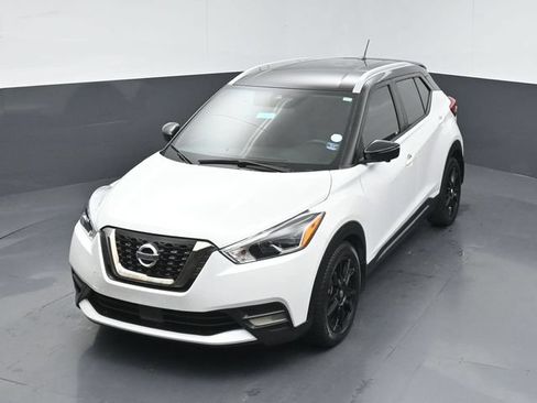 Used 2020 Nissan Kicks SR w/ SR Premium Package FWD image 37