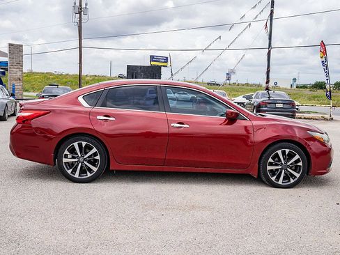 Used 2016 Nissan Altima 2.5 SR FWD image 4