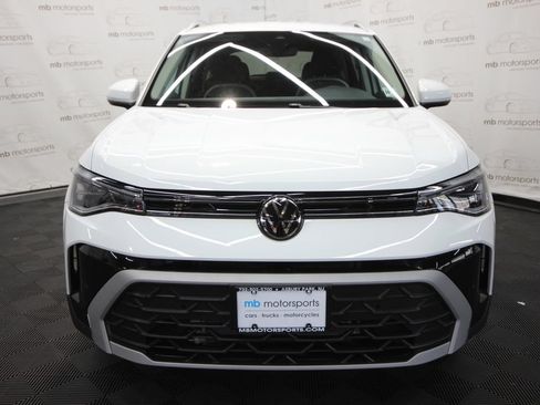 Used 2025 Volkswagen Taos SE AWD/4WD image 12