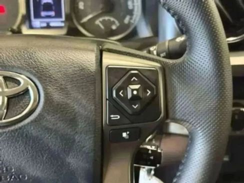 Used 2016 Toyota Tacoma SR5 w/ Towing Package image 44