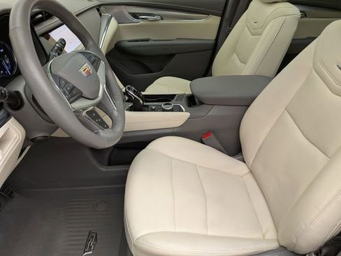 Certified 2023 Cadillac XT5 Premium Luxury w/ LPO, Floor Liner Package AWD/4WD image 21