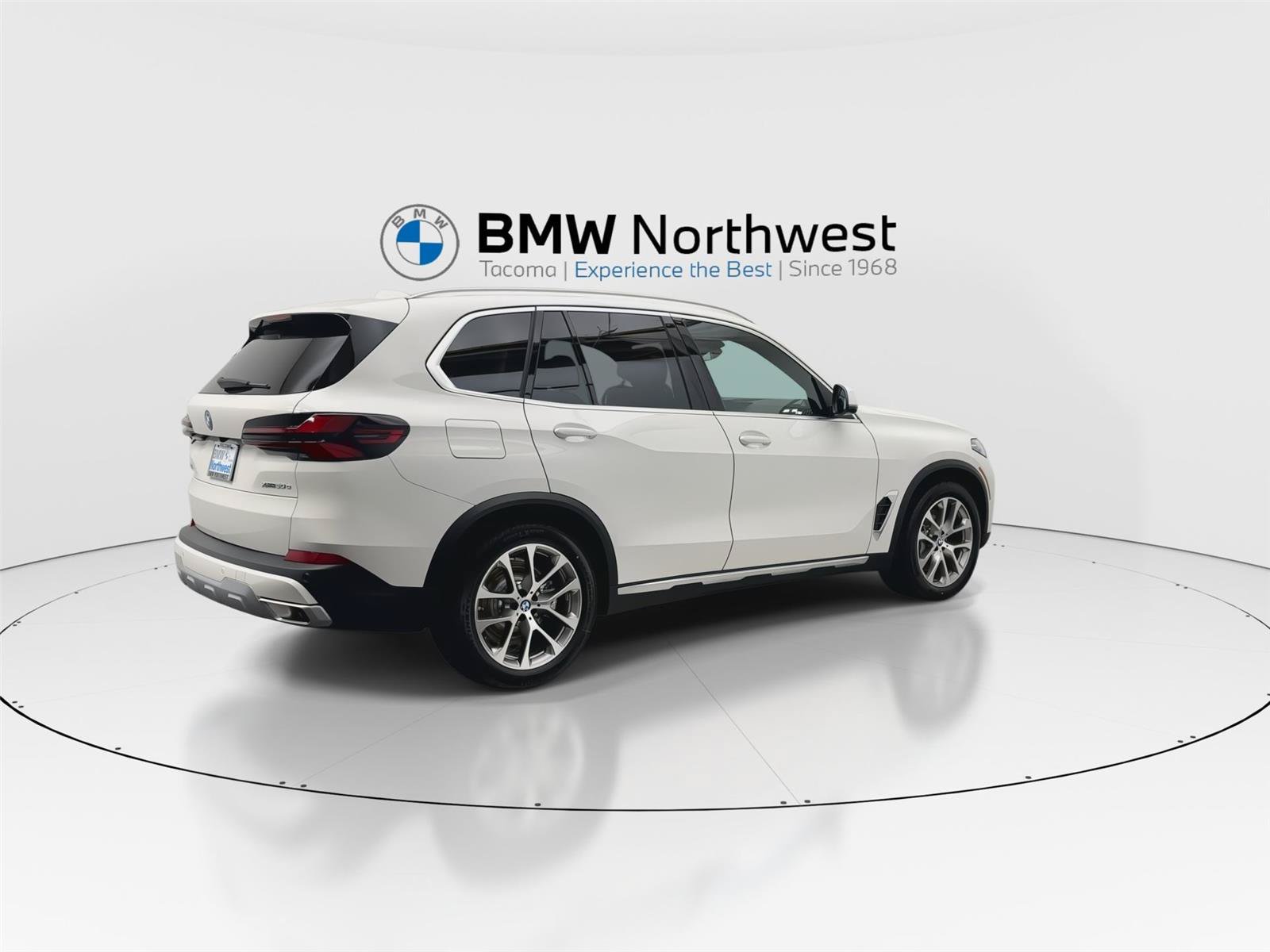 Used 2026 BMW X5 xDrive50e w/ Executive Package AWD/4WD image 3