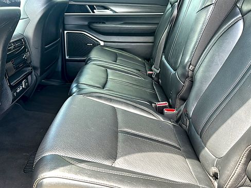Used 2024 Jeep Wagoneer L Series II w/ Flexible Seating Group RWD image 18