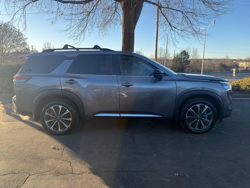 New 2026 Nissan Pathfinder Platinum image 8