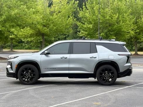 Used 2026 Chevrolet Traverse RS FWD image 3