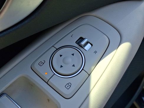 Used 2025 Hyundai Sonata SEL FWD image 26