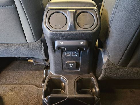 Used 2019 Jeep Wrangler Unlimited Sahara w/ Uconnect 4C Nav & Sound Group image 23