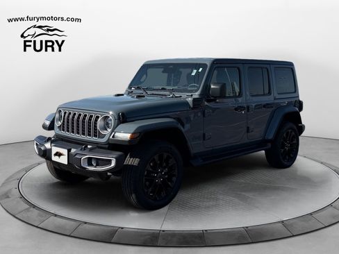 Used 2025 Jeep Wrangler Unlimited Sahara AWD/4WD image 7