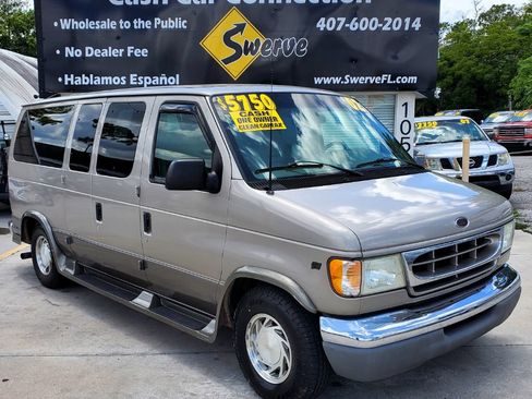 Used 2002 Ford E-150 and Econoline 150 Wagon RWD image 1