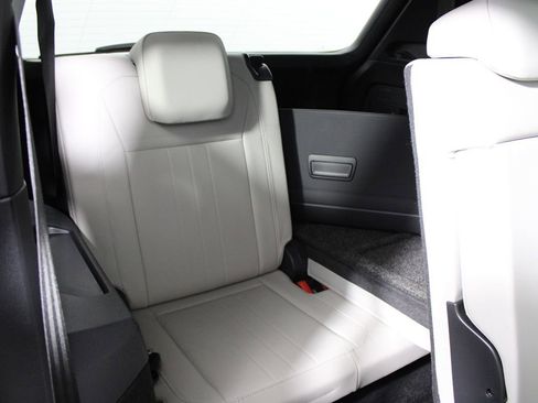 Used 2022 Volkswagen Tiguan SE R-Line image 31