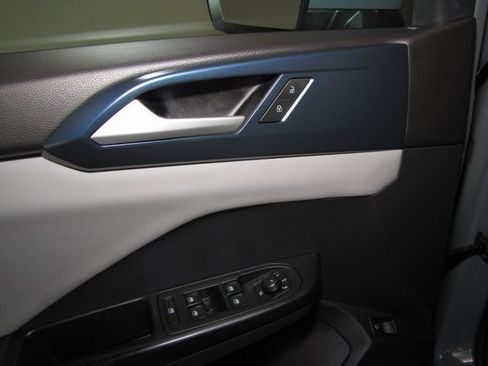 Used 2022 Volkswagen Taos SE image 11