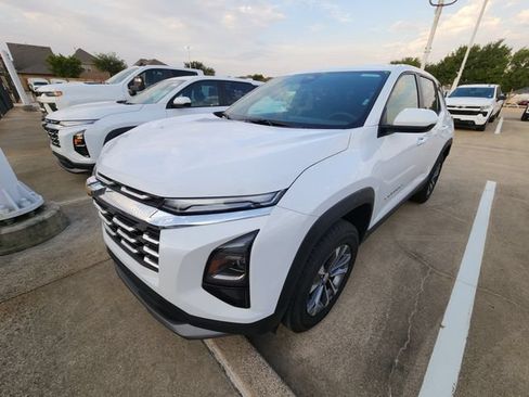 Used 2026 Chevrolet Equinox LT FWD image 3