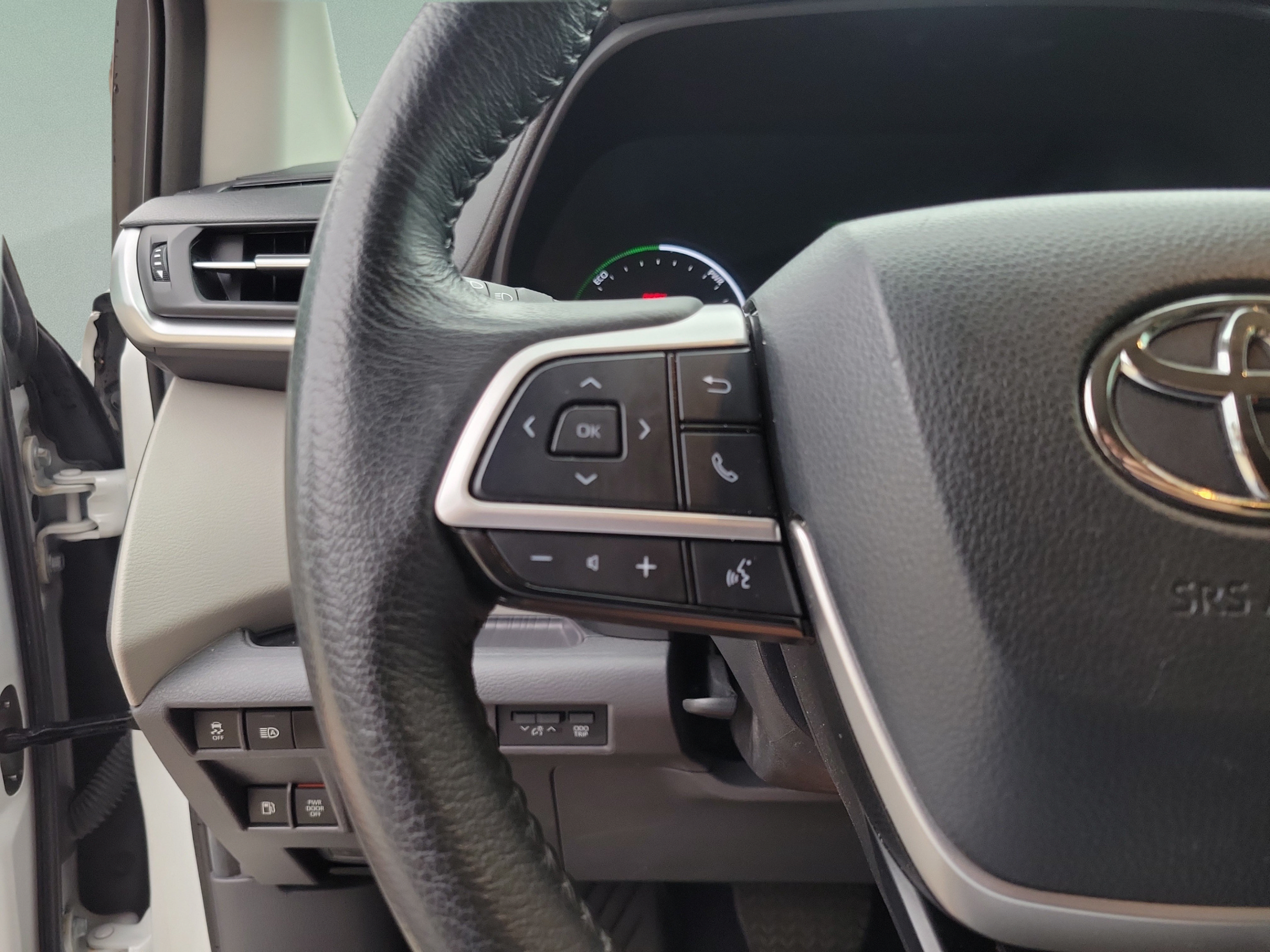 Certified 2024 Toyota Sienna XLE FWD image 13