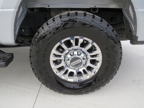 Used 2022 Ford F250 XLT w/ XLT Premium Package image 13