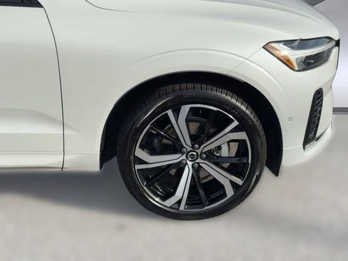 Certified 2023 Volvo XC60 B5 Ultimate w/ Protection Package Premier image 12