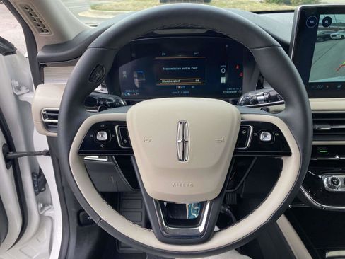 New 2026 Lincoln Corsair Premiere image 32