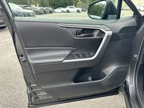 Used 2021 Toyota RAV4 LE AWD/4WD image 15