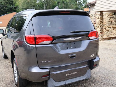 Used 2021 Chrysler Voyager Lxi FWD image 13