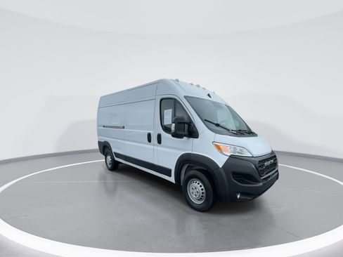 Used 2024 RAM ProMaster 2500 w/ Convenience Group FWD image 2