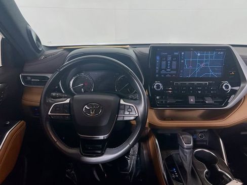 Used 2022 Toyota Highlander Platinum FWD image 21