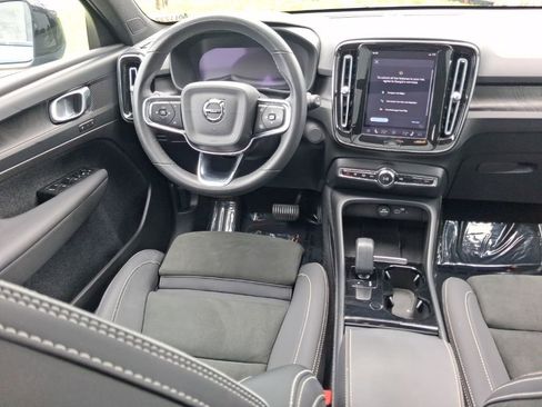Used 2023 Volvo XC40 Recharge Plus AWD/4WD image 10