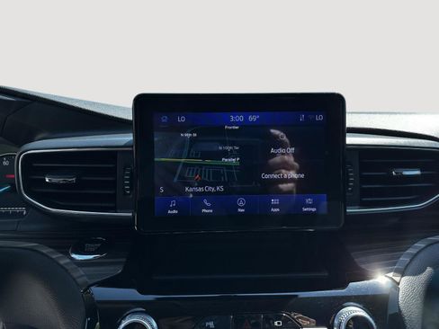 Used 2023 Ford Explorer Limited AWD/4WD image 14