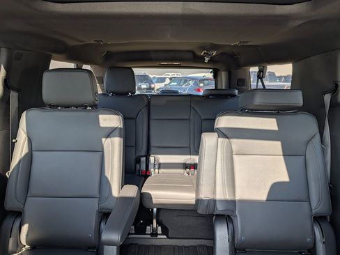 Used 2023 Chevrolet Suburban Z71 AWD/4WD image 13