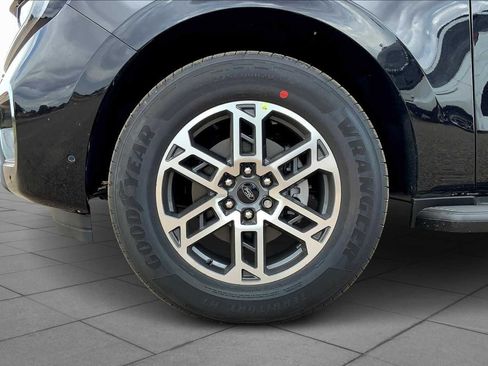 New 2025 Ford Expedition Active image 11