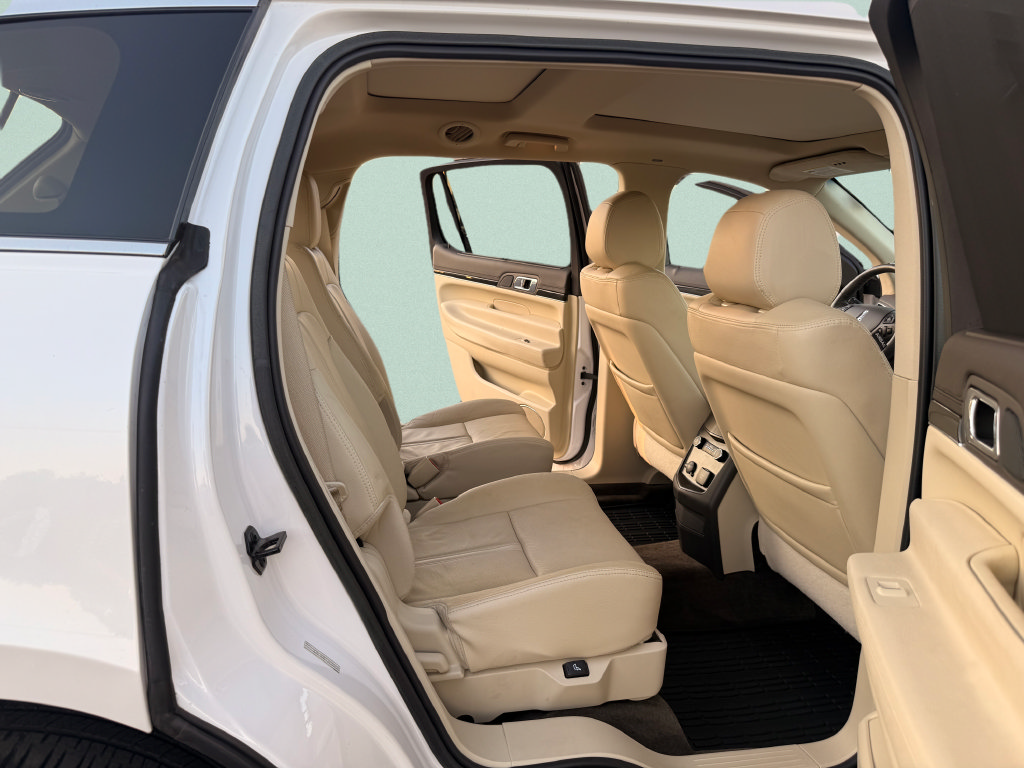 Used 2018 Lincoln MKT AWD image 37