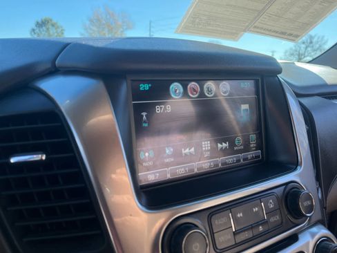 Used 2018 Chevrolet Suburban LT image 16