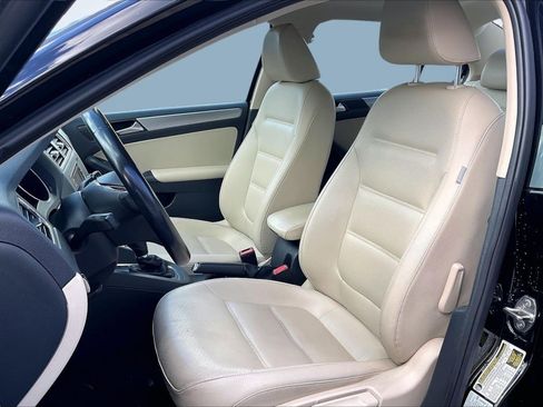 Used 2017 Volkswagen Jetta SE image 24