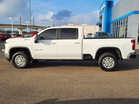 Used 2024 Chevrolet Silverado 2500 LT AWD/4WD image 2