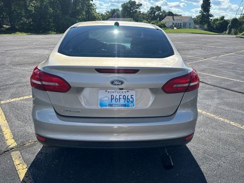 Used 2018 Ford Focus SE w/ SE Appearance Package FWD image 5