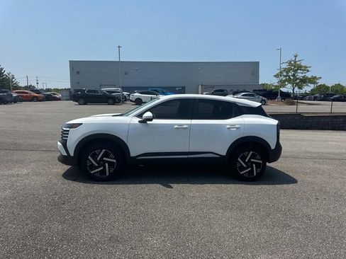 Used 2025 Nissan Kicks SV FWD image 8