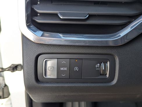 Certified 2025 GMC Acadia Elevation image 31