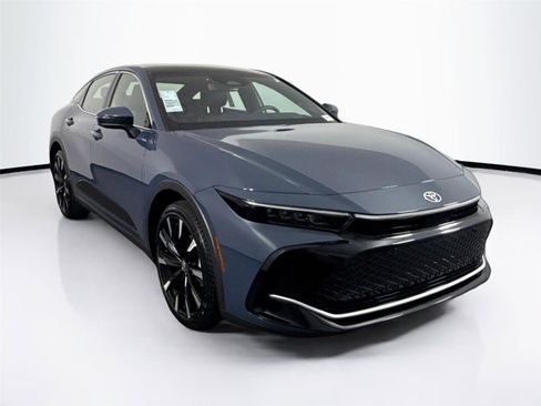 Used 2025 Toyota Crown Platinum image 4