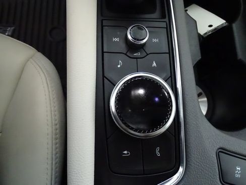 Used 2023 Cadillac XT6 Premium Luxury w/ Technology Package AWD/4WD image 12