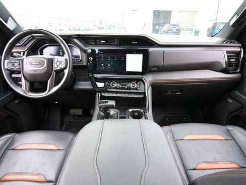 Used 2024 GMC Sierra 1500 AT4 w/ AT4 Preferred Package AWD/4WD image 3