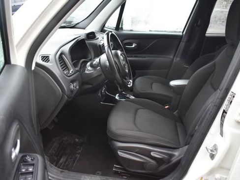 Used 2019 Jeep Renegade Altitude w/ Quick Order Package 2XM AWD/4WD image 16